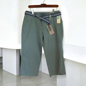 Dockers Oh My Soft Capri Khaki‎ Diem Size 8 NWT